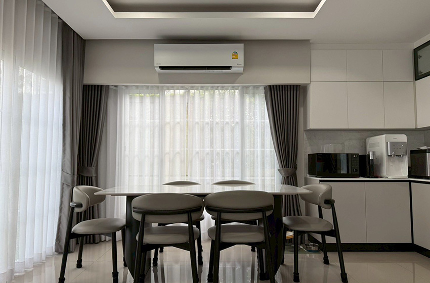 House with Shared Pool in Bangnatrad 